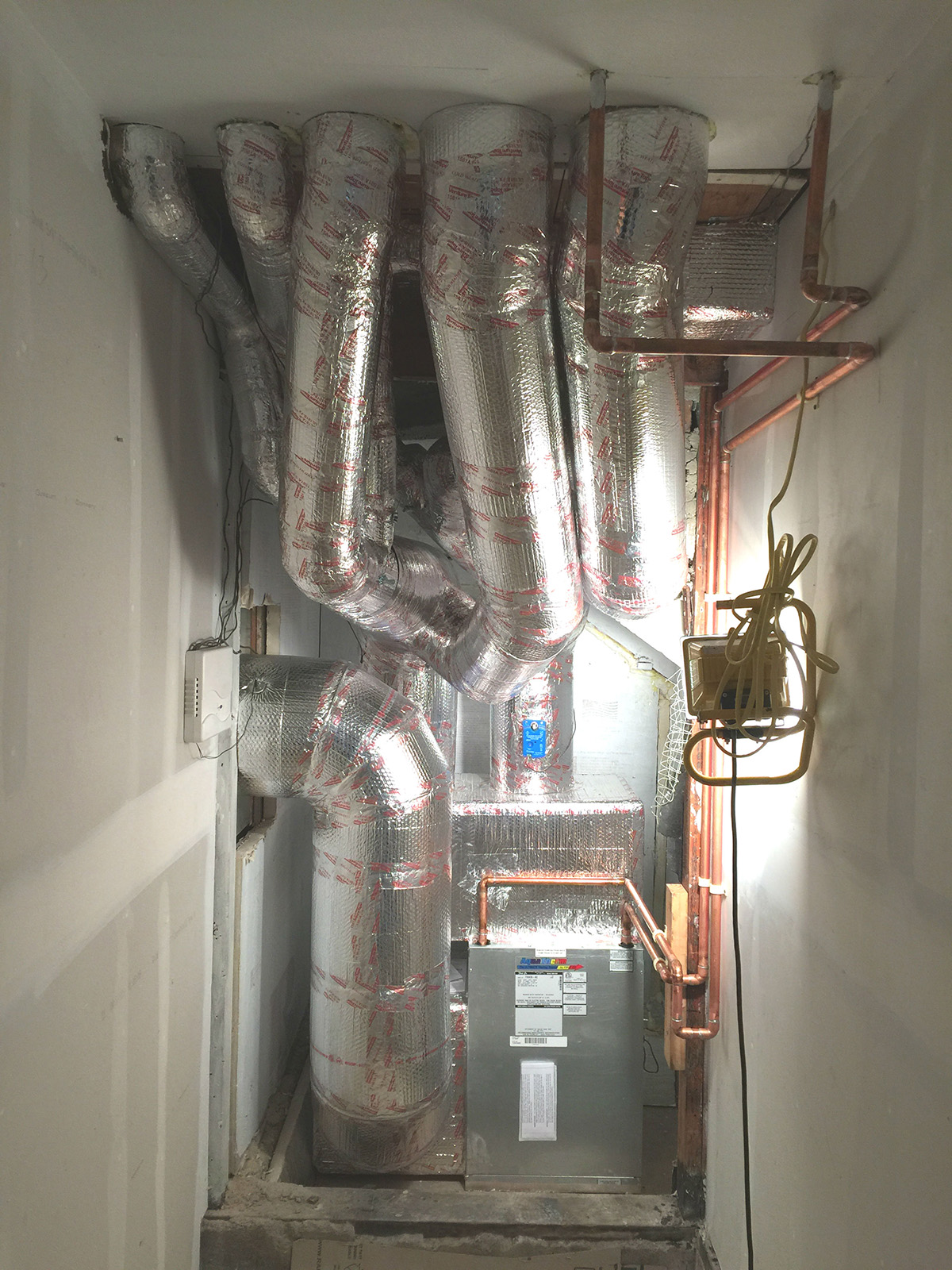 Two zone hot water fan coil heating system